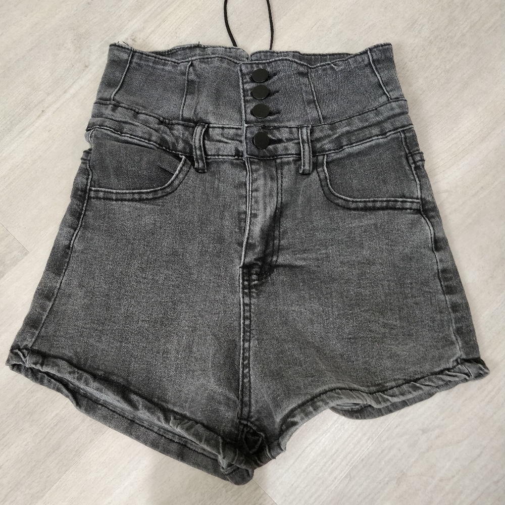 NWOT Gray wash high waist jean shorts - Picture 4 of 17